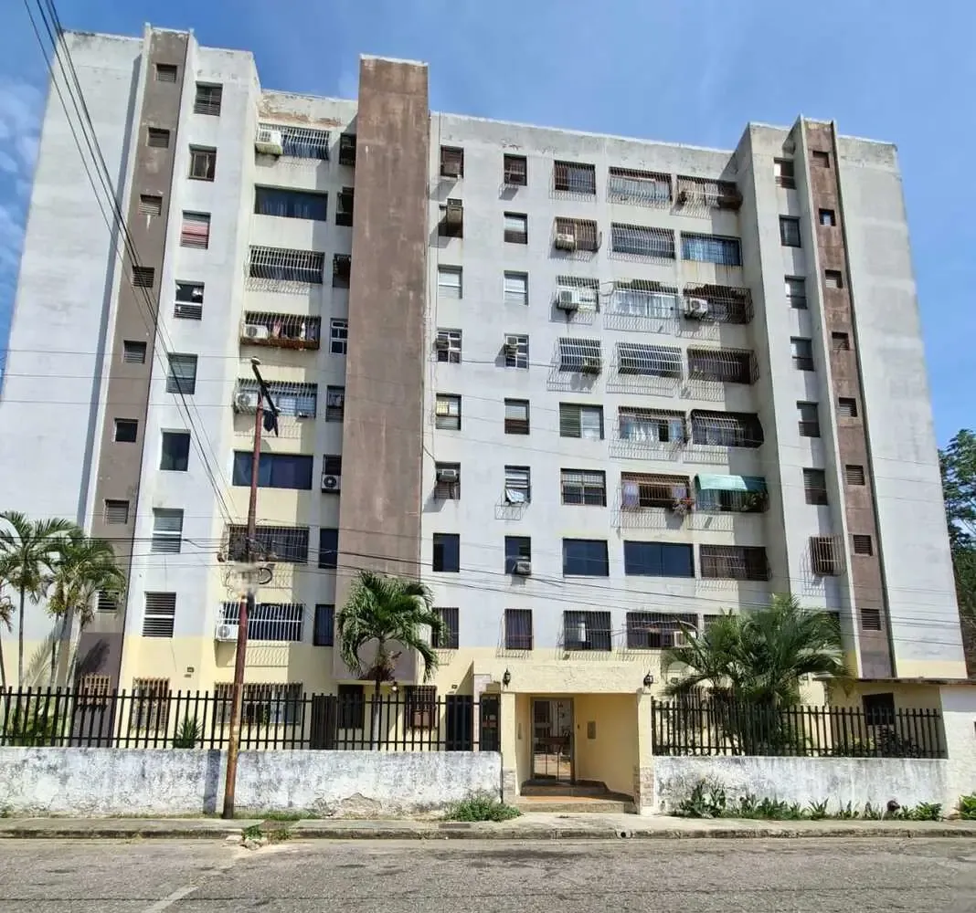  Apartamento En Naranjal Suites, Urb. Naranjal Naguanagua. Consta de 90 mts2 de construcc