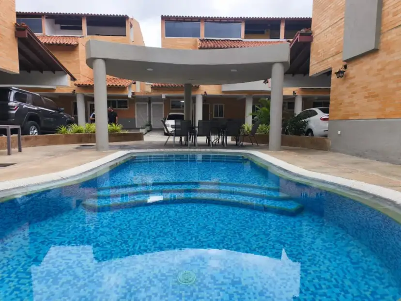 Johana Lazaro Vende Townhouse en Mañongo, Res. Villas Menhir, Naguanagua - Valencia 