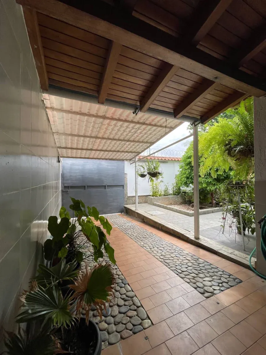 EN VENTA CASA REMODELADA DE 2 NIVELES EN URB. PREBO II  SIN AMOBLAR  - 22
