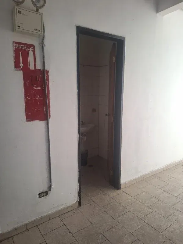 SE ALQUILA LOCAL CON GALPON EN CC MM´S ZONA IND. CASTILLITO DE 900m2 - 7