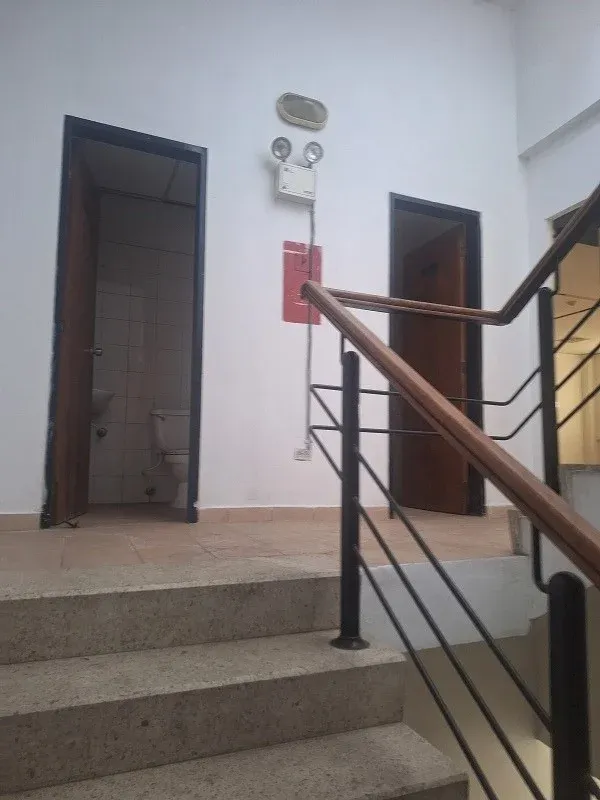 SE ALQUILA LOCAL CON GALPON EN CC MM´S ZONA IND. CASTILLITO DE 900m2 - 8