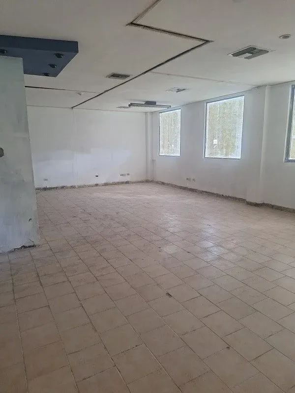 SE ALQUILA LOCAL CON GALPON EN CC MM´S ZONA IND. CASTILLITO DE 900m2 - 9