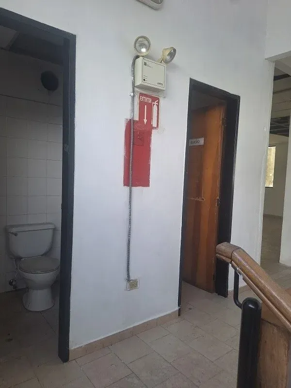 SE ALQUILA LOCAL CON GALPON EN CC MM´S ZONA IND. CASTILLITO DE 900m2 - 13