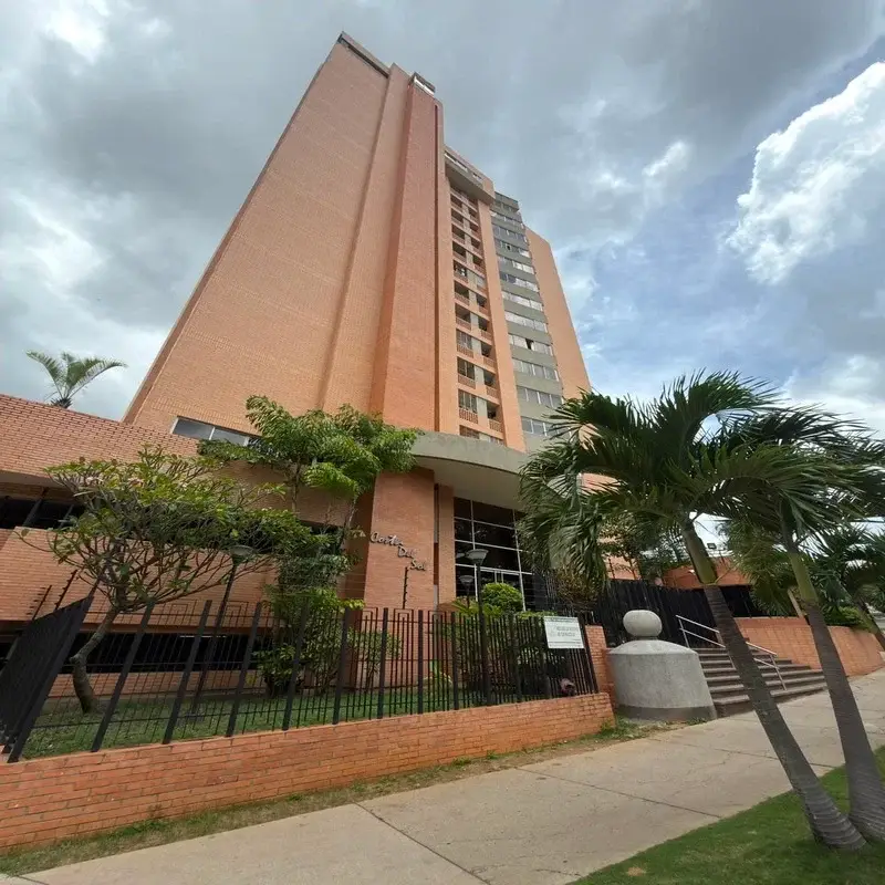 EN VENTA  Apartamento Semi Amoblado en Res Costa del Sol, Urb Los Mangos  