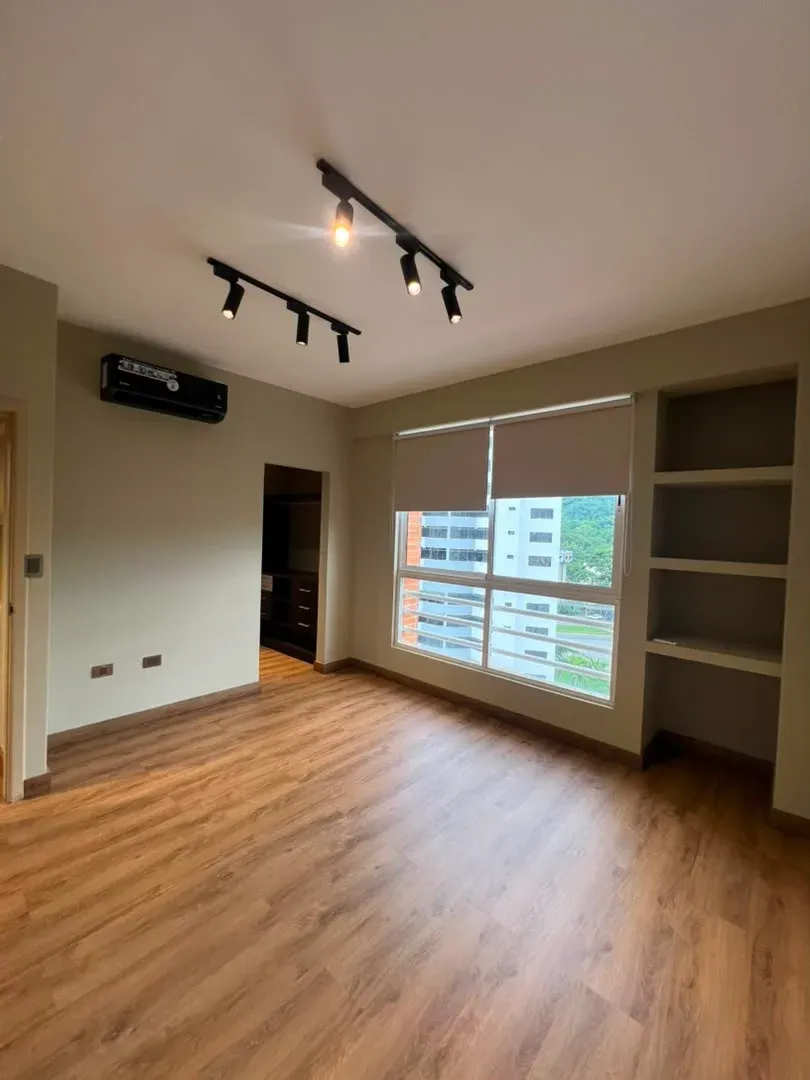 En Venta Apartamento Moderno con Planta 100% en urb Los Mangos, Res. Costa del Sol. - 9