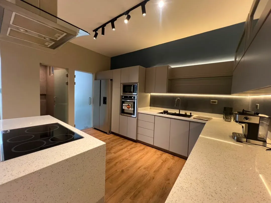 En Venta Apartamento Moderno con Planta 100% en urb Los Mangos, Res. Costa del Sol. - 7