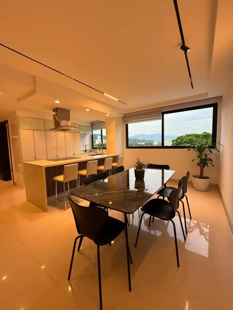 Se Alquila Moderno Apartamento en el Parral Res Omega 