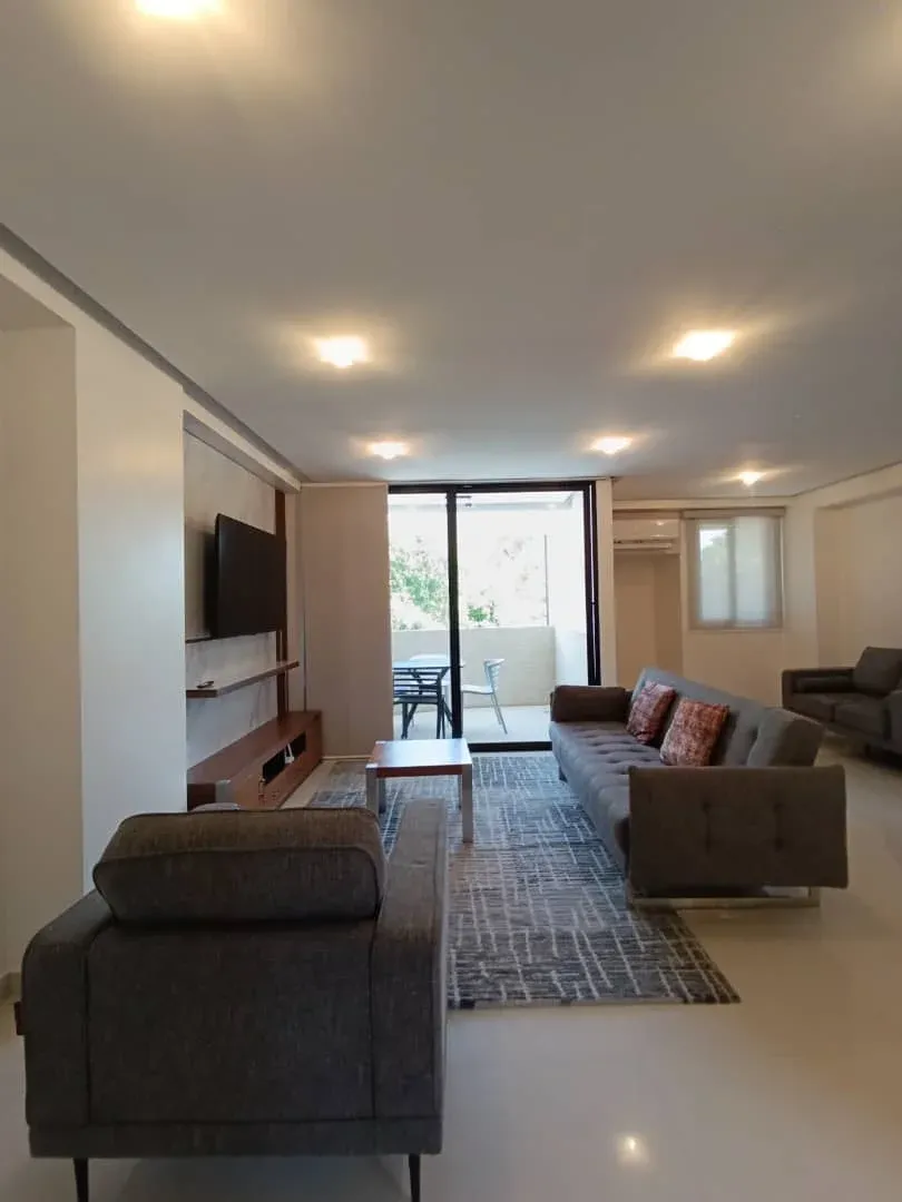ALQUILA Exclusivo Apartamento en Res. Omega, Urb. El Parral - 2