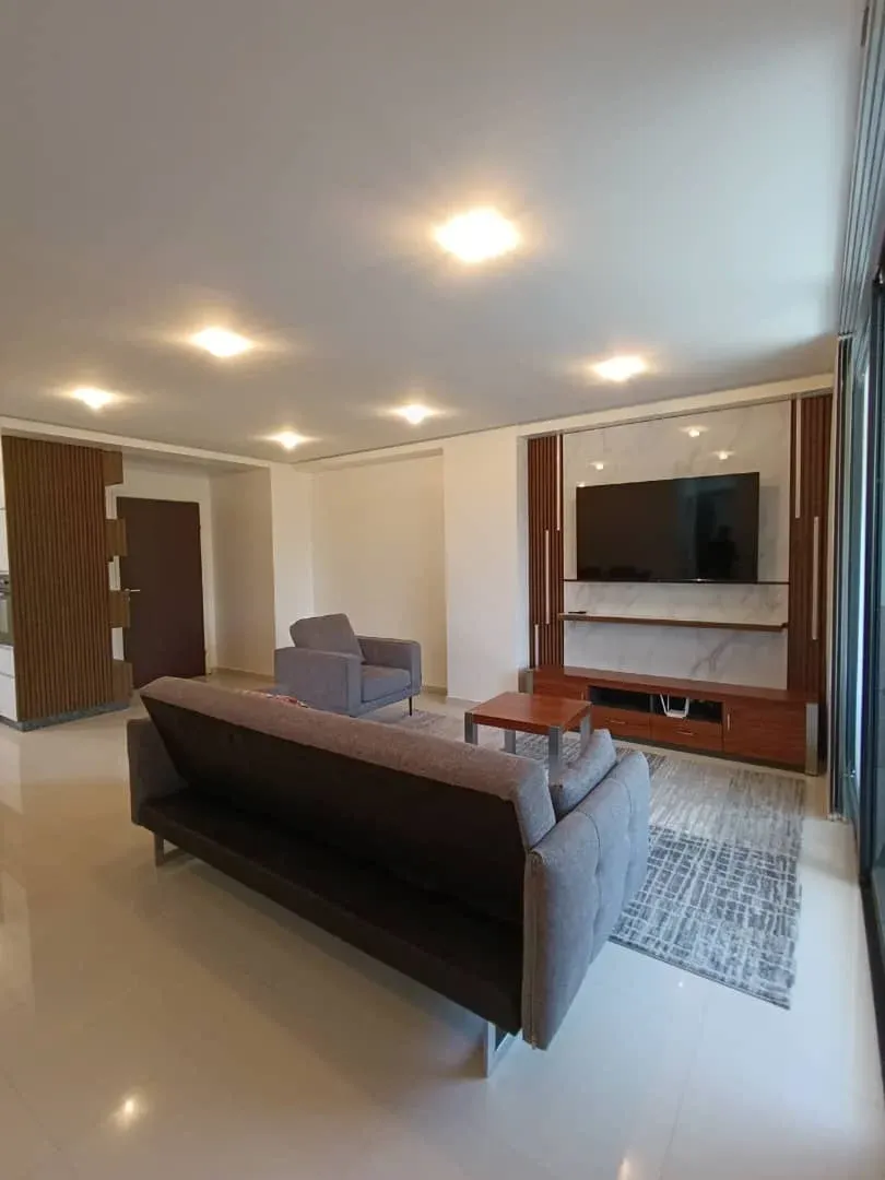 ALQUILA Exclusivo Apartamento en Res. Omega, Urb. El Parral - 3