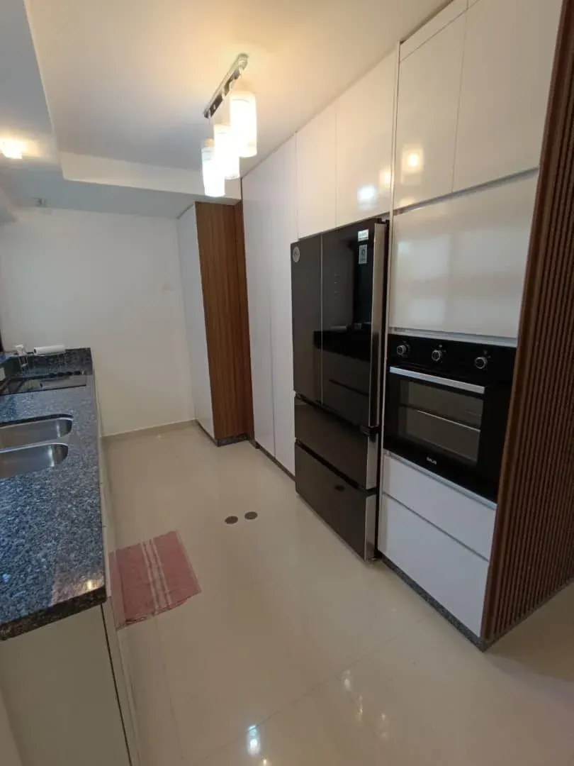 ALQUILA Exclusivo Apartamento en Res. Omega, Urb. El Parral - 8