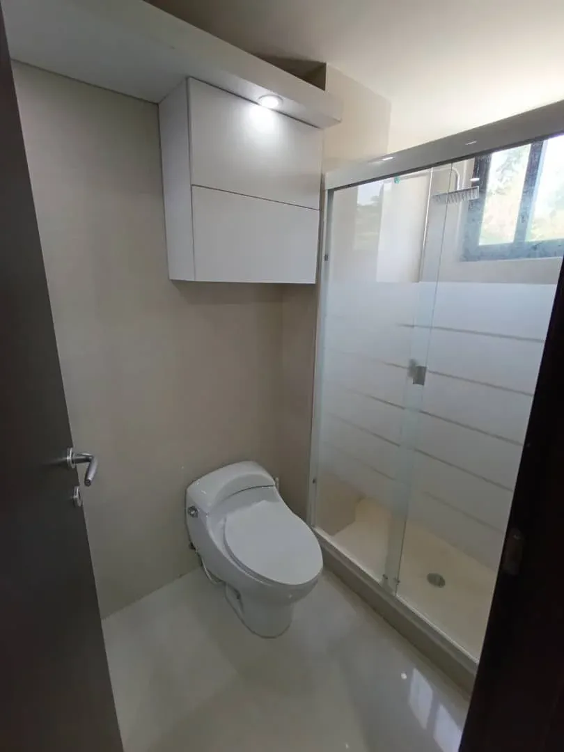 ALQUILA Exclusivo Apartamento en Res. Omega, Urb. El Parral - 13