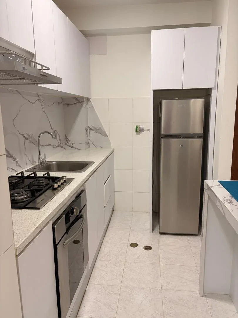 Vende Apartamento Residencias Almendron Suites En Urbanización Campo Alegre. cuenta con 62 mts2 de - 2