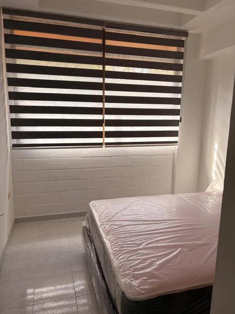 Vende Apartamento Residencias Almendron Suites En Urbanización Campo Alegre. cuenta con 62 mts2 de - 7