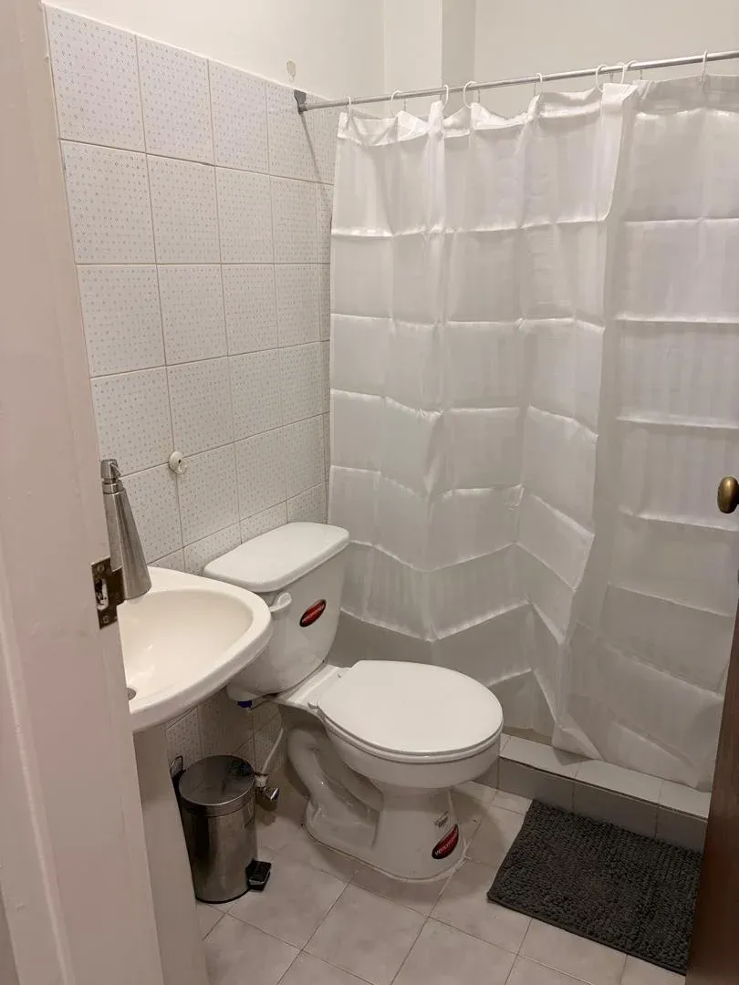 Vende Apartamento Residencias Almendron Suites En Urbanización Campo Alegre. cuenta con 62 mts2 de - 12