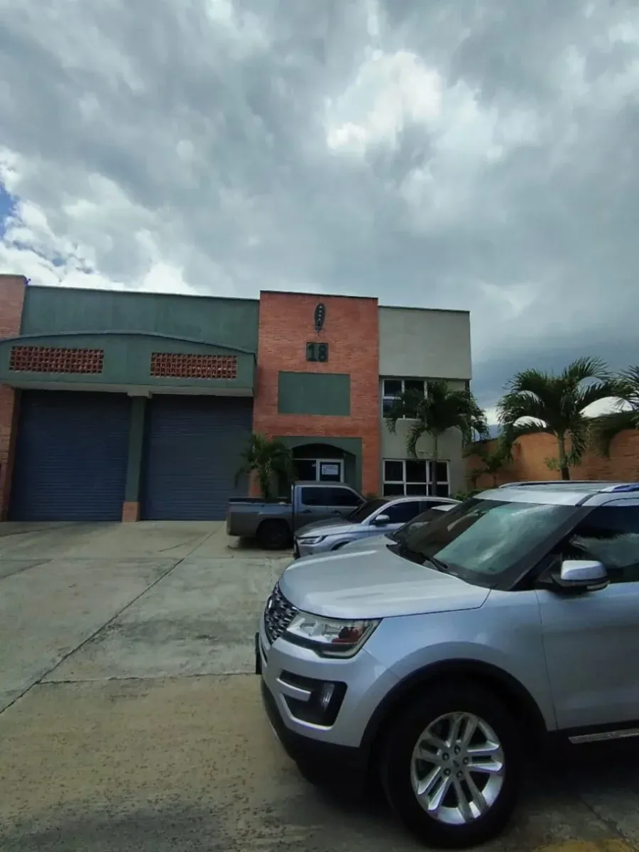 VENDE GALPON EN CC EMPRESARIAL DEL NORTE NAGUANAGUA  - 3