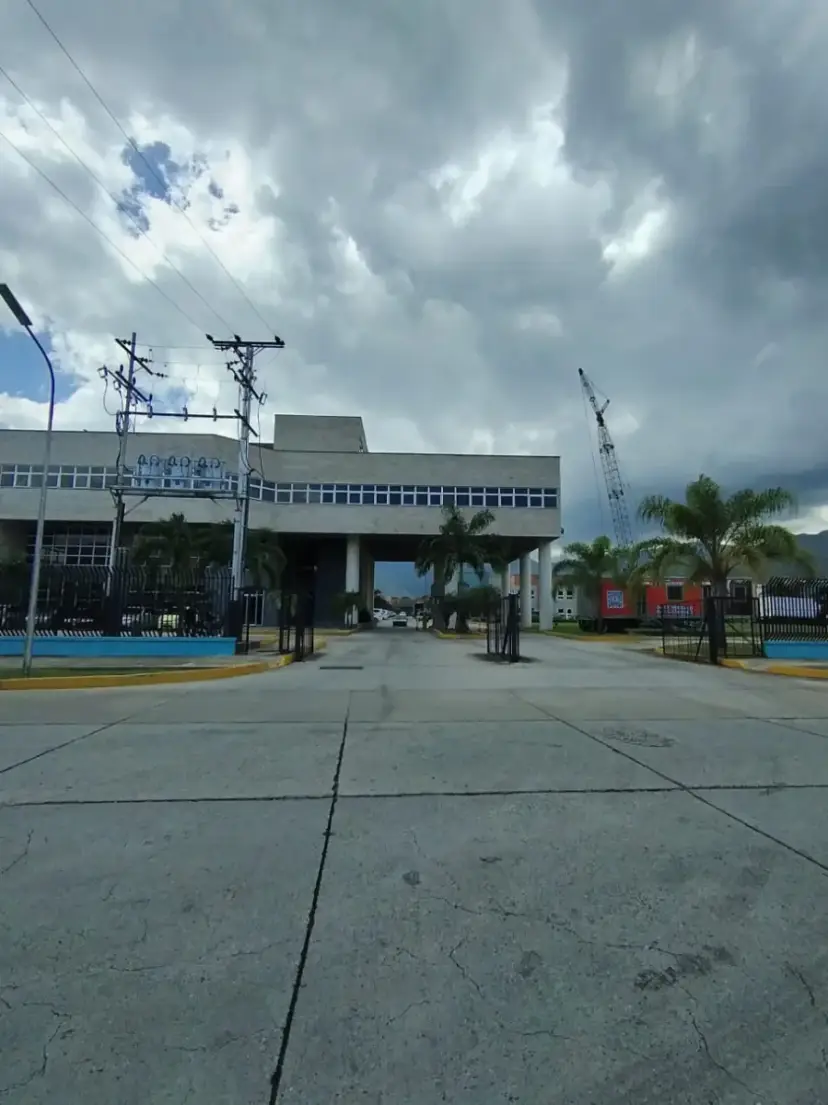 VENDE GALPON EN CC EMPRESARIAL DEL NORTE NAGUANAGUA 