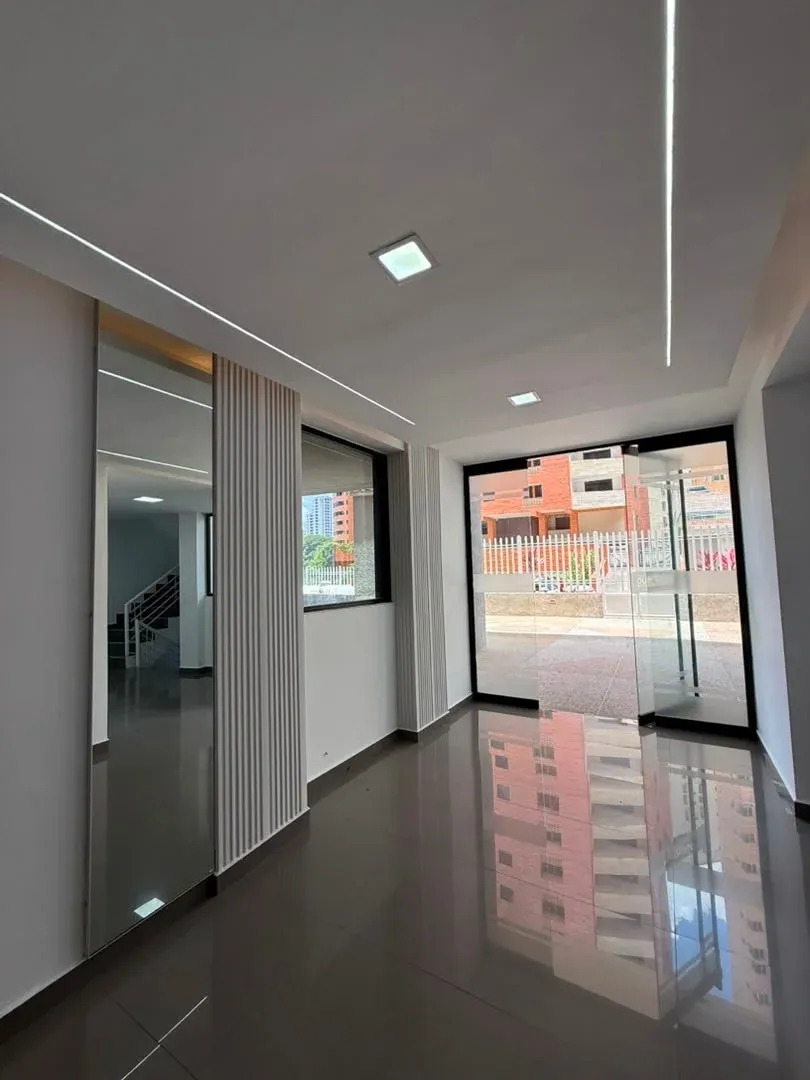 EN VENTA  Apartamento en Res. Puerto Plata, Urb. El Bosque, Valencia. - 2