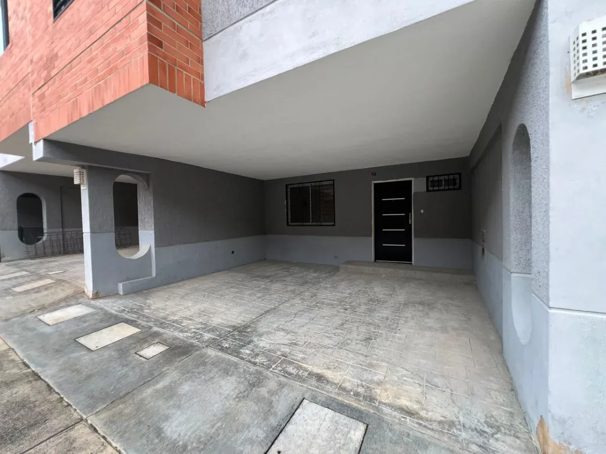 Townhouse en Obra gris PLANTA 100% Conj. Res. Villas de Santa Cruz, San Diego - 2