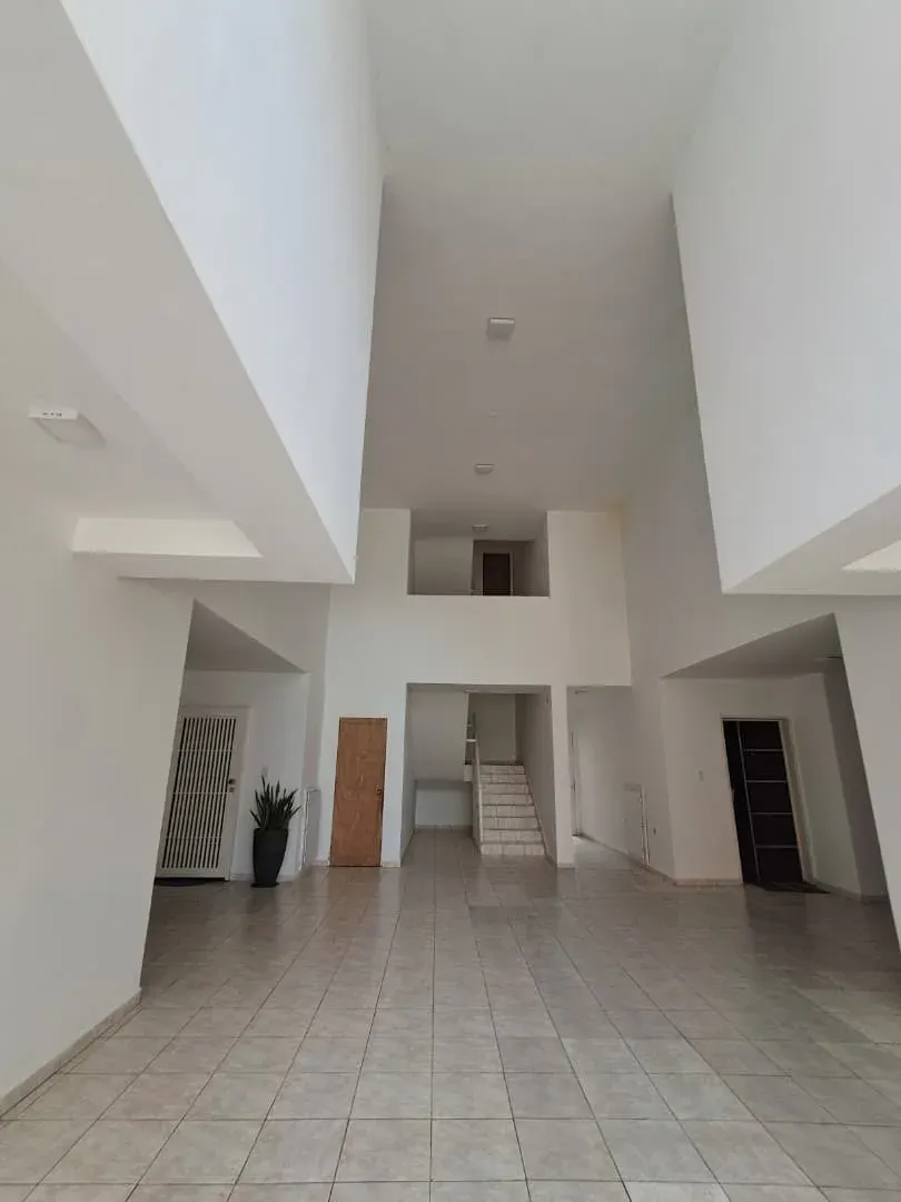 En Venta Apartamento Tipo Dúplex  Obra Blanca en 90%   Res. Cumbres de San Diego - San Diego - 2