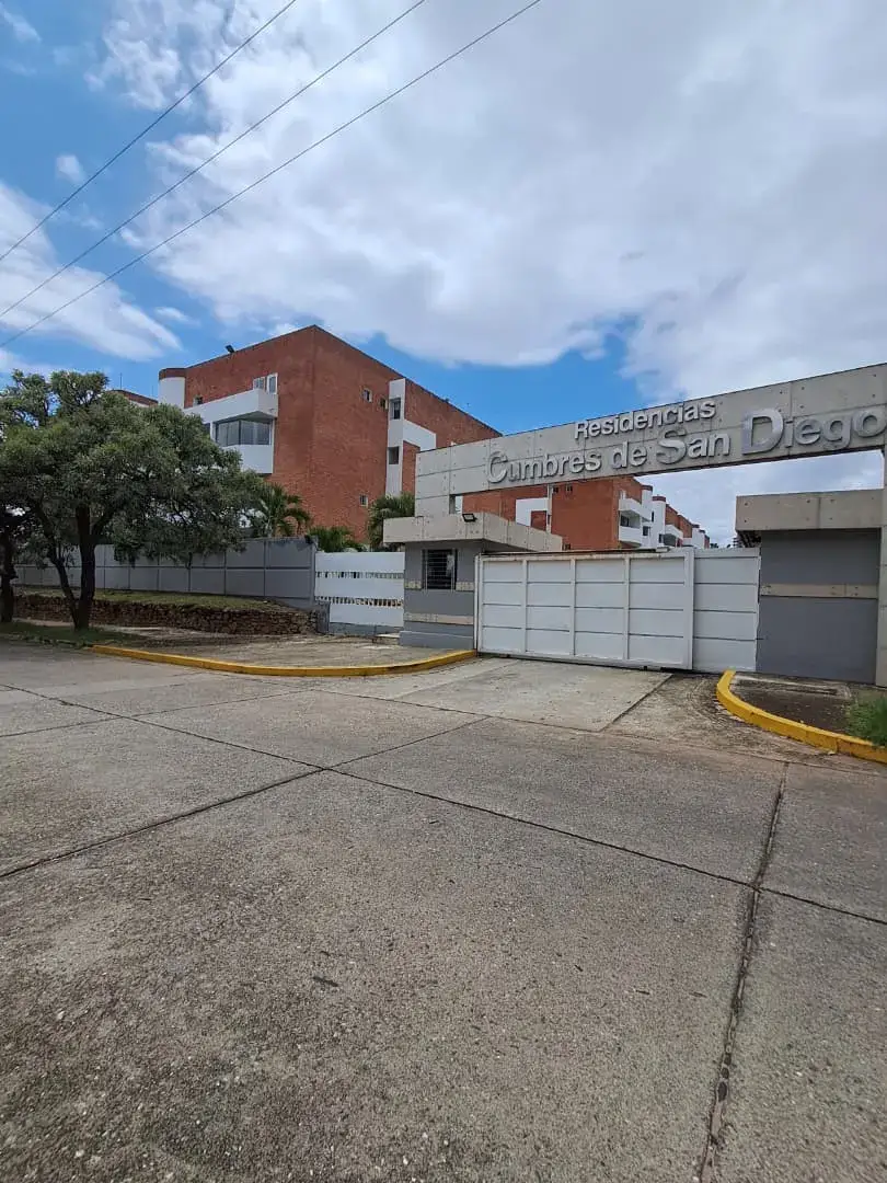 En Venta Apartamento Tipo Dúplex Obra Blanca en 90% Res. Cumbres de San Diego - San Diego