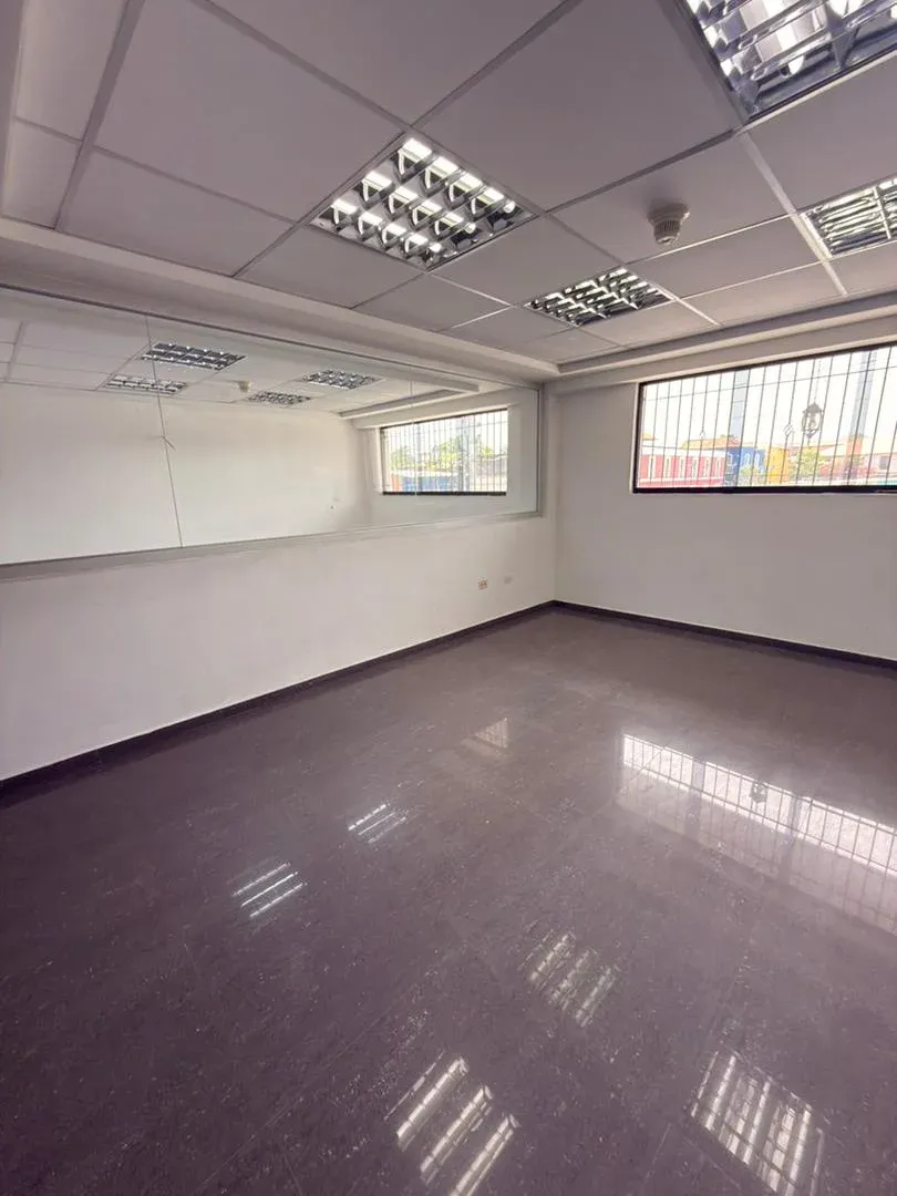 En Venta Centro Empresarial Mixto Galpón, Oficinas y Locales en el Casco Histórico de Pto Cabello - 6