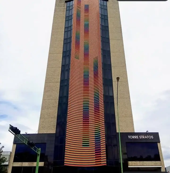 Bella oficina  en la Torre Stratos, al final de la  Avenida Bolivar Norte de la Ciudad de  Valencia.
