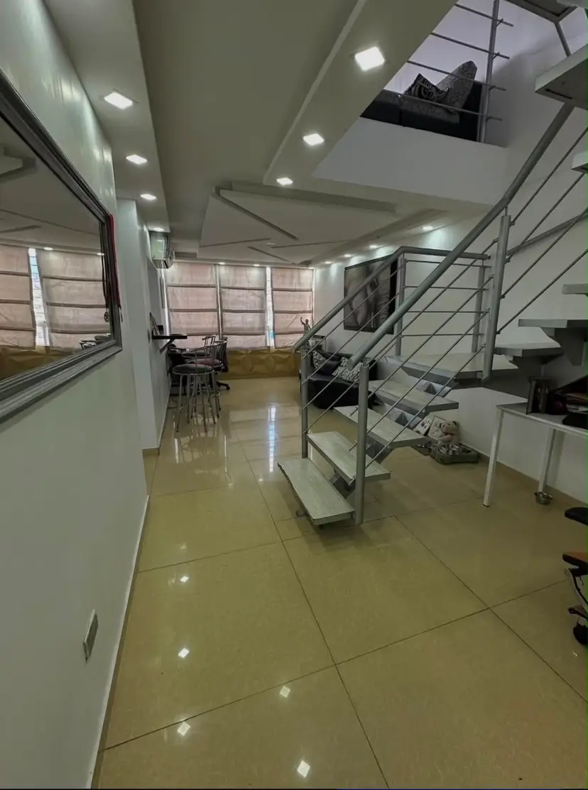 Hermoso apartamento con hermosa vista situado en exclusiva zona de la Gran Caracas