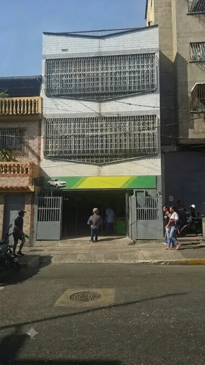 EDIFICIO COMERCIAL CON LOCAL (RESIDENCIAL Y/O COMERCIAL)