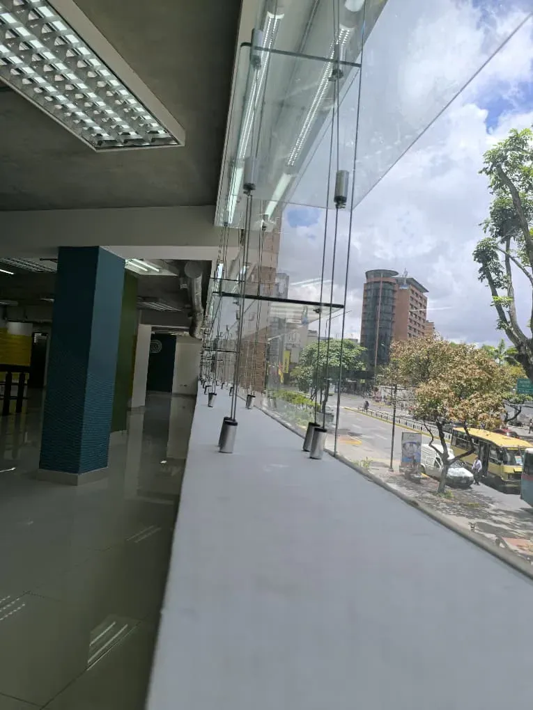 ¡Oportunidad estratégica en el corazón financiero de Caracas! Local en Venta - 17