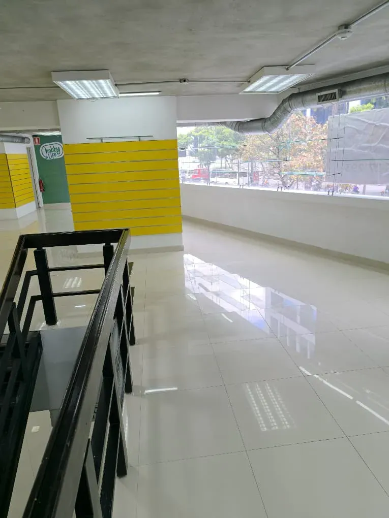 ¡Oportunidad estratégica en el corazón financiero de Caracas! Local en Venta - 18