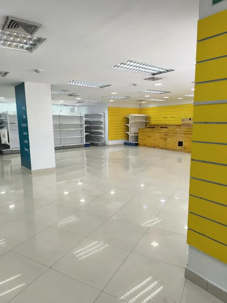 ¡Oportunidad estratégica en el corazón financiero de Caracas! Local en Venta - 19