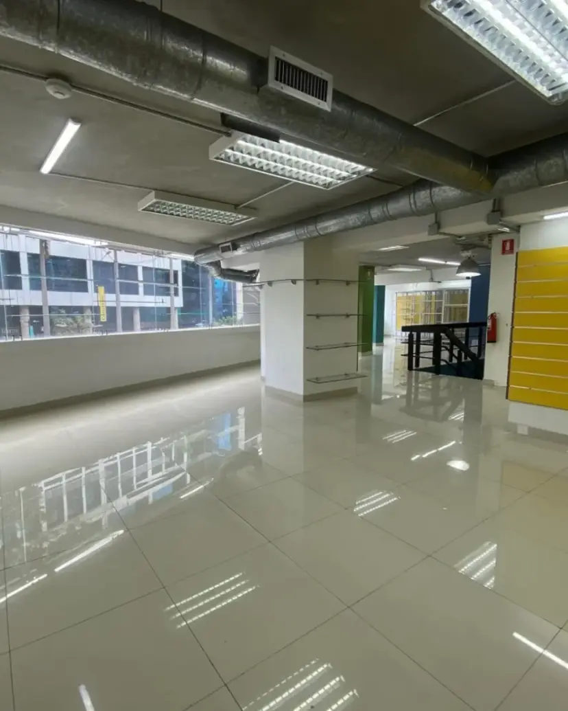 ¡Oportunidad estratégica en el corazón financiero de Caracas! Local en Venta