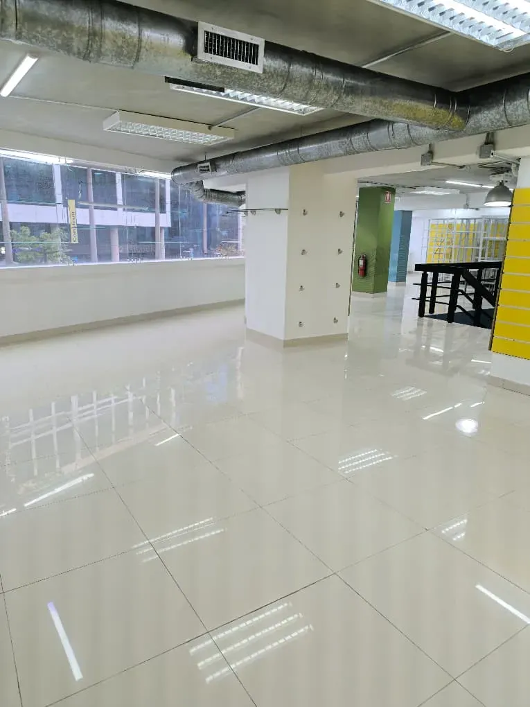 ¡Oportunidad estratégica en el corazón financiero de Caracas! Local en Venta - 22
