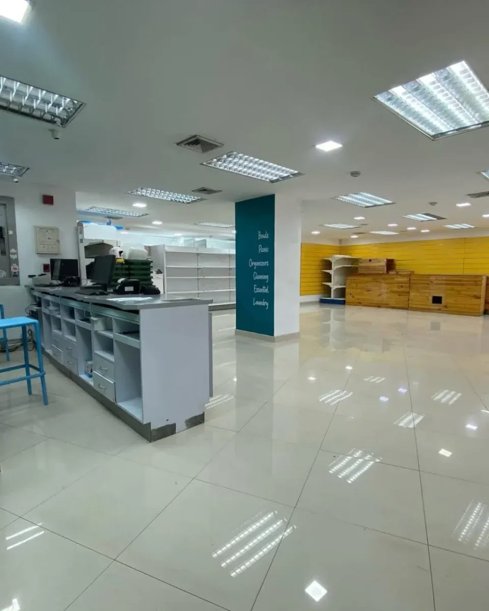 ¡Oportunidad estratégica en el corazón financiero de Caracas! Local en Venta - 23