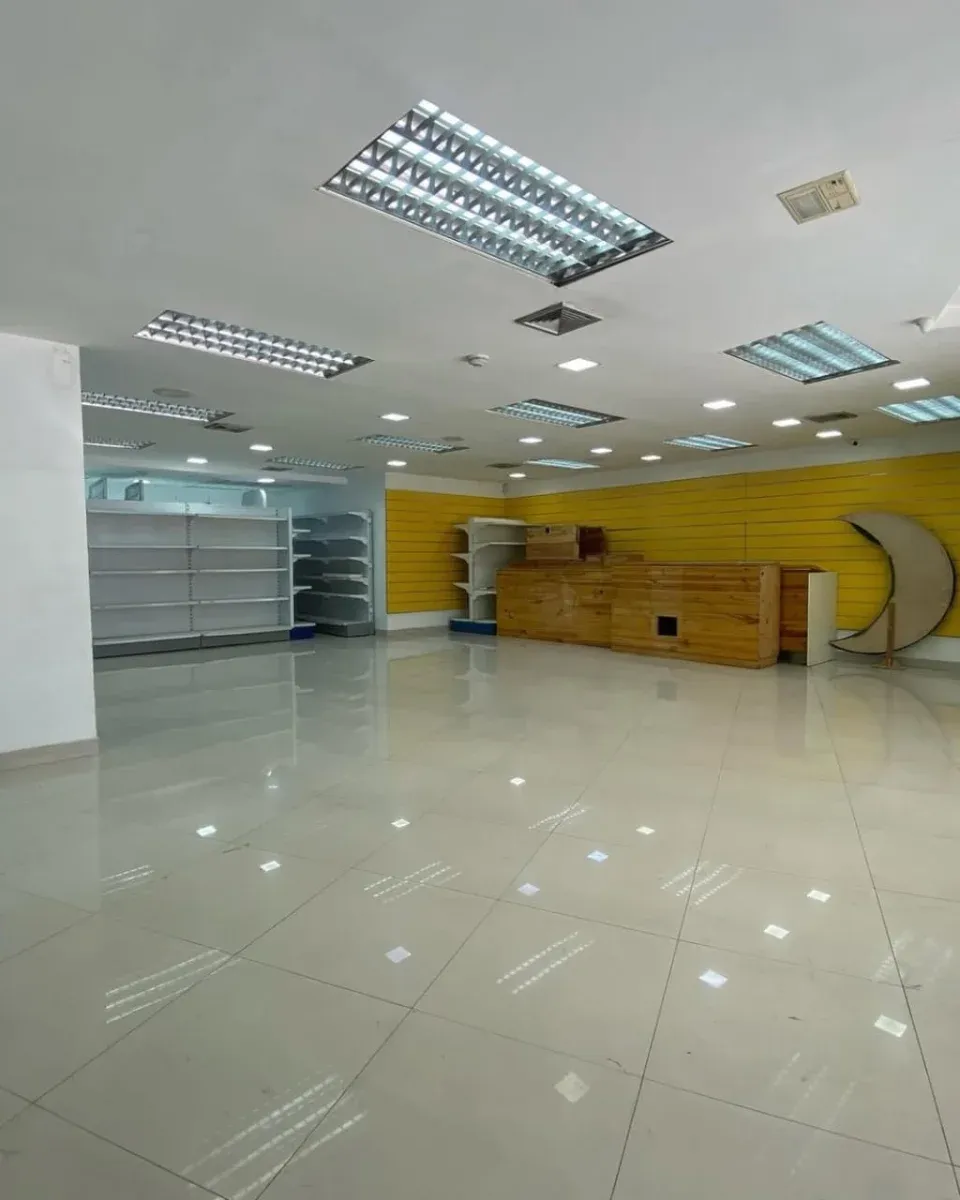 ¡Oportunidad estratégica en el corazón financiero de Caracas! Local en Venta - 24