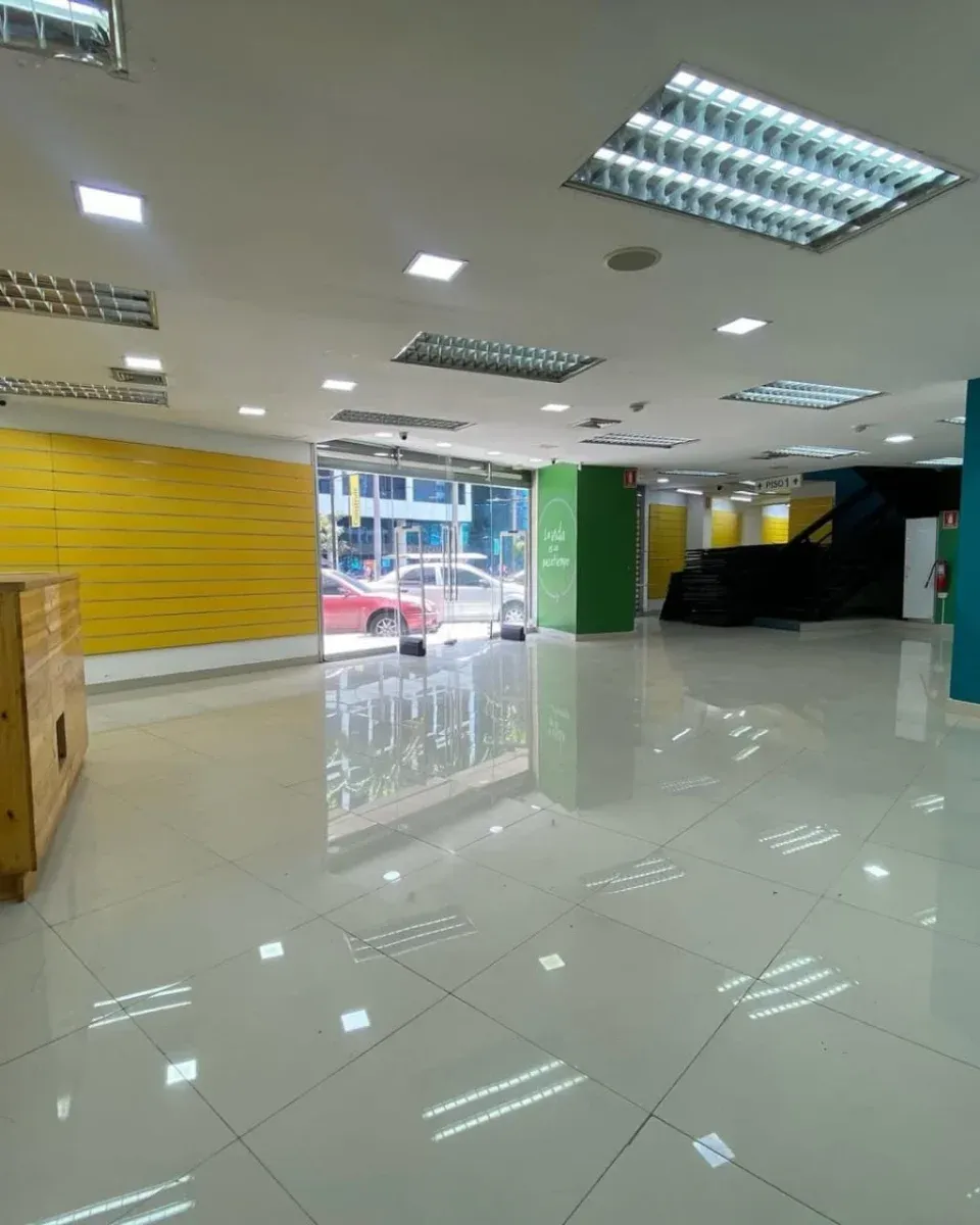 ¡Oportunidad estratégica en el corazón financiero de Caracas! Local en Venta - 26