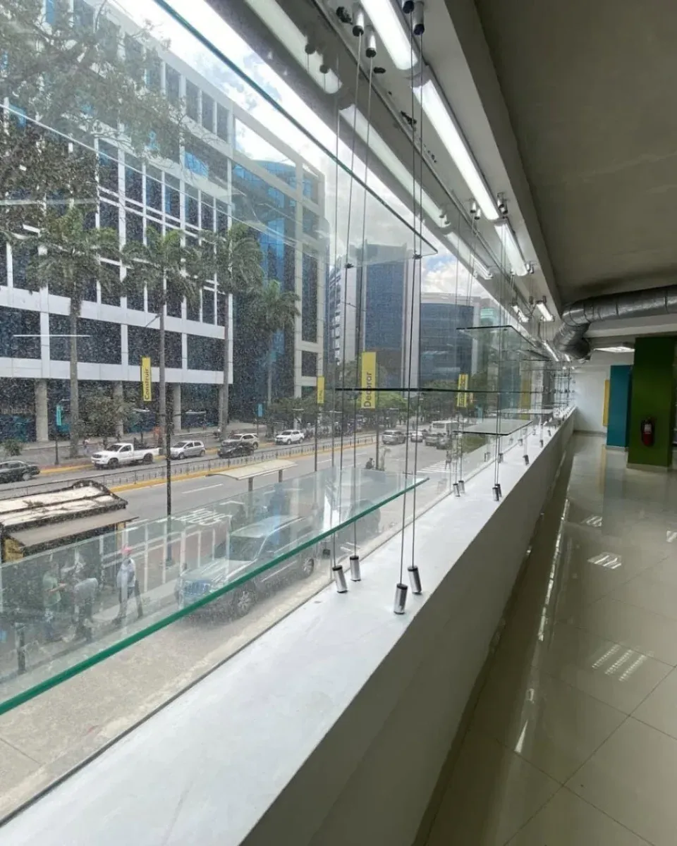 ¡Oportunidad estratégica en el corazón financiero de Caracas! Local en Venta - 30