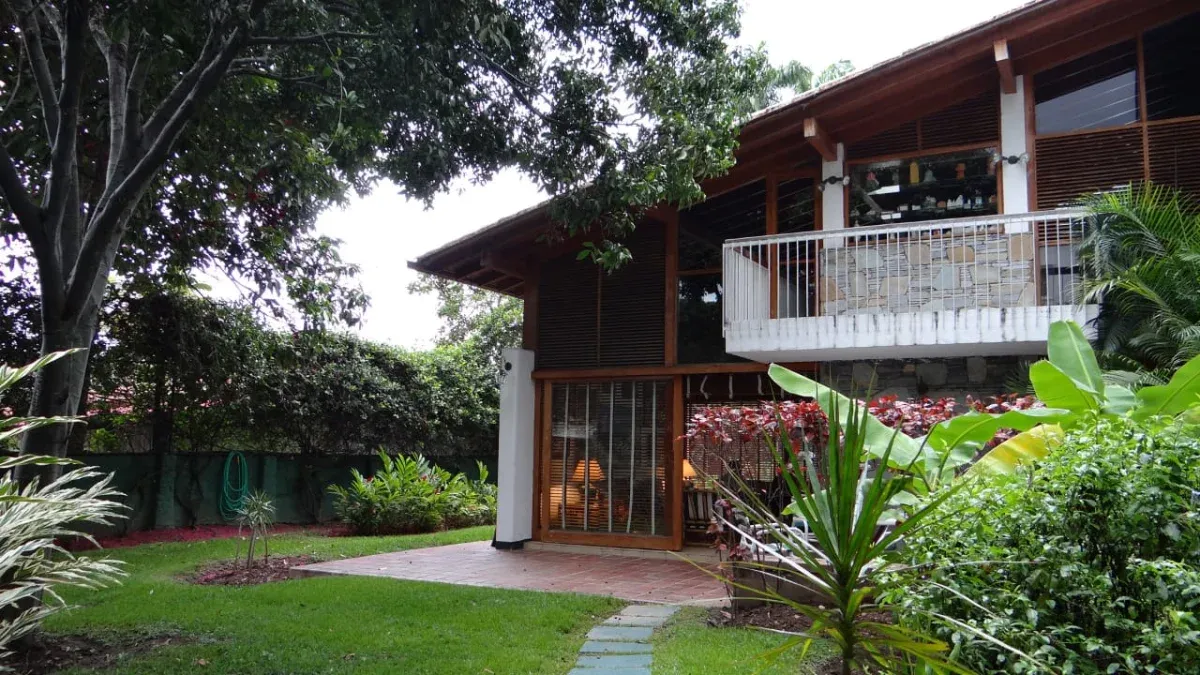 EXCLUSIVA JOYA ARQUITECTÓNICA EN LA ALTA FLORIDA