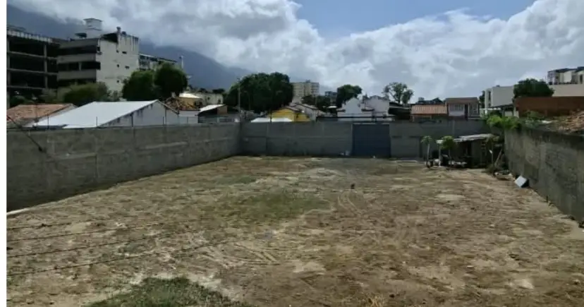Terreno Comercial en La Florida | 1.500 m² de Oportunidad Estratégica en Caracas