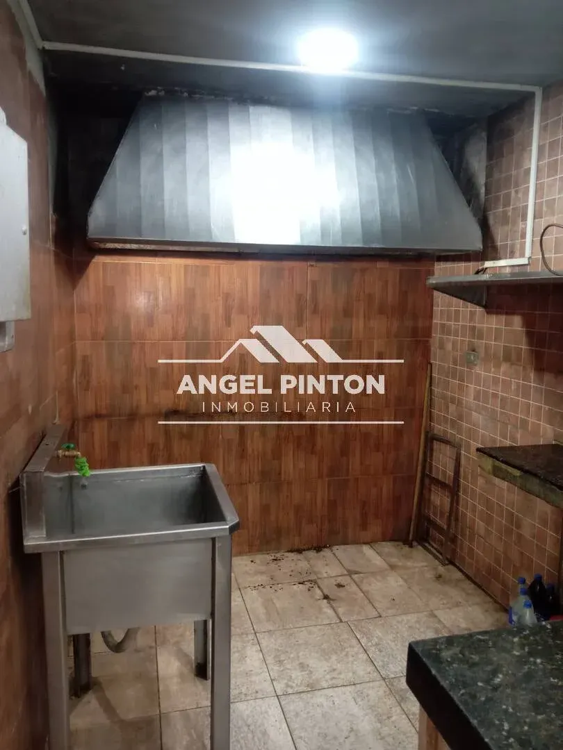 API 9902 LOCAL ALQUILER CCC CHINITA MARACAIBO VENEZUELA  US$ 450 Leyva Vásquez 04120716209 - 5