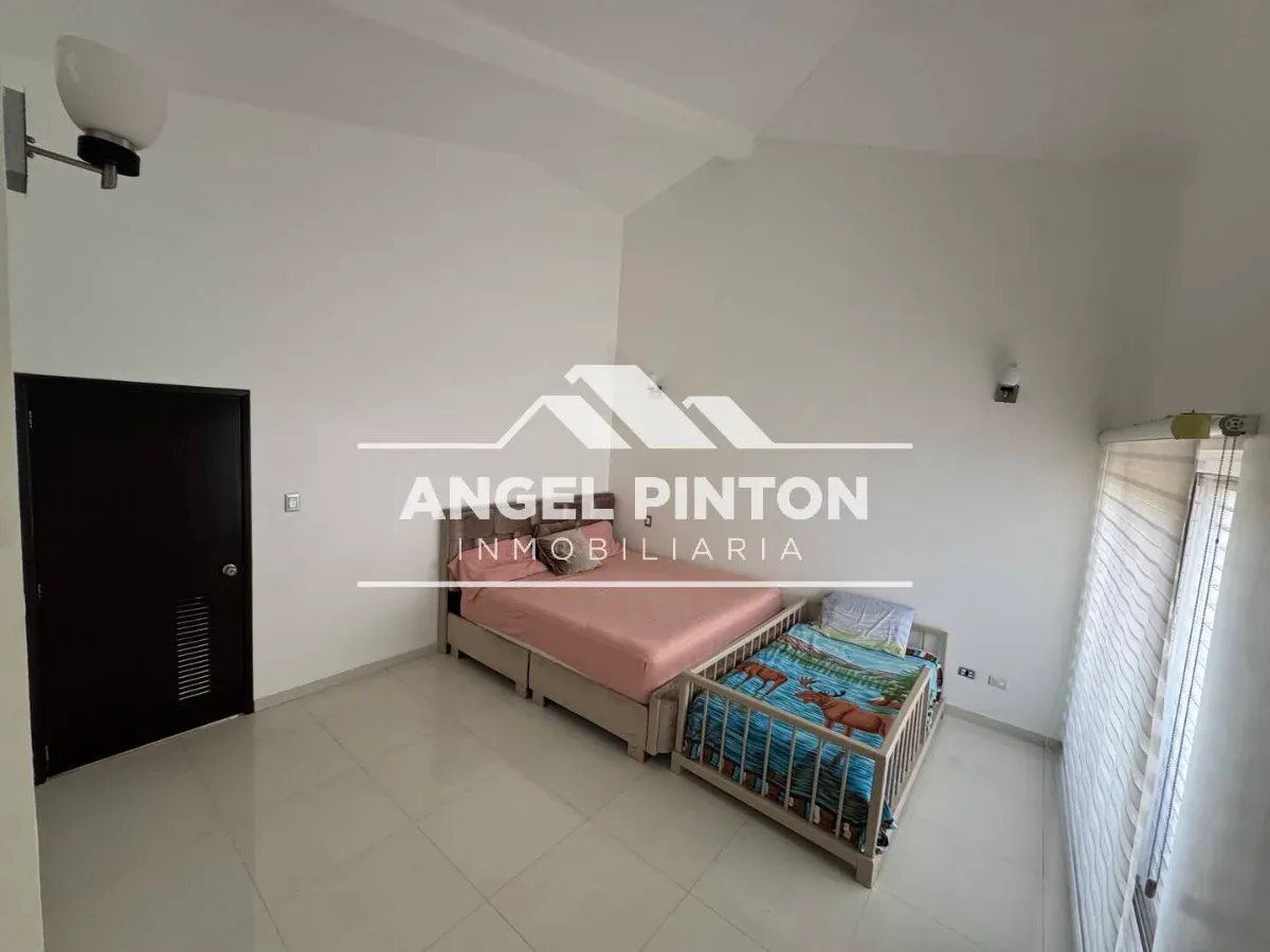 API 9847 TOWNHOUSE VENTA TIERRA NEGRA MARACAIBO US$ 350000 Leyva Vásquez 0412 0716209 - 9
