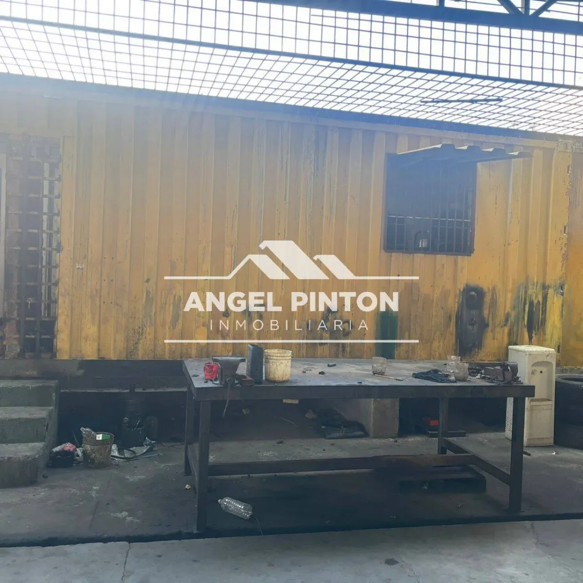 API 9739 GALPÓN CON OFICINAS VENTA AV LA LIMPIA MARACAIBO US$ 250000 Leyva Vásquez 0412 0716209