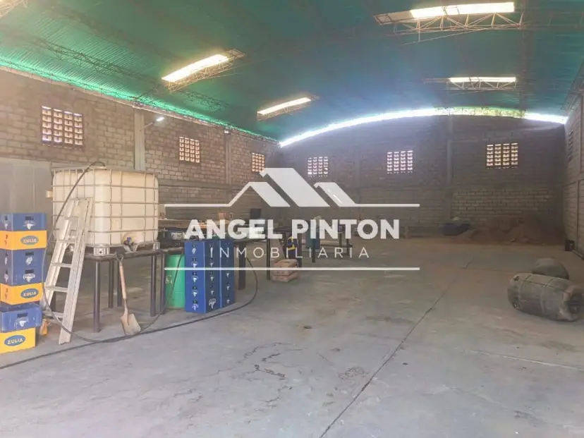 API 9615 GALPÓN VENTA BARRIO FE Y ALEGRIA MARACAIBO US$ 120000 Leyva Vásquez 0412 0716209