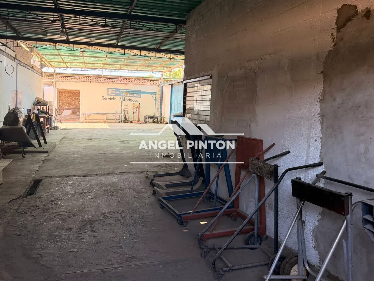 API 030426 GALPÓN ALQUILER/VENTA AV 70 SANTA MARÍA MARACAIBO US$ 227000 Leyva Vásquez 04120716209 - 2