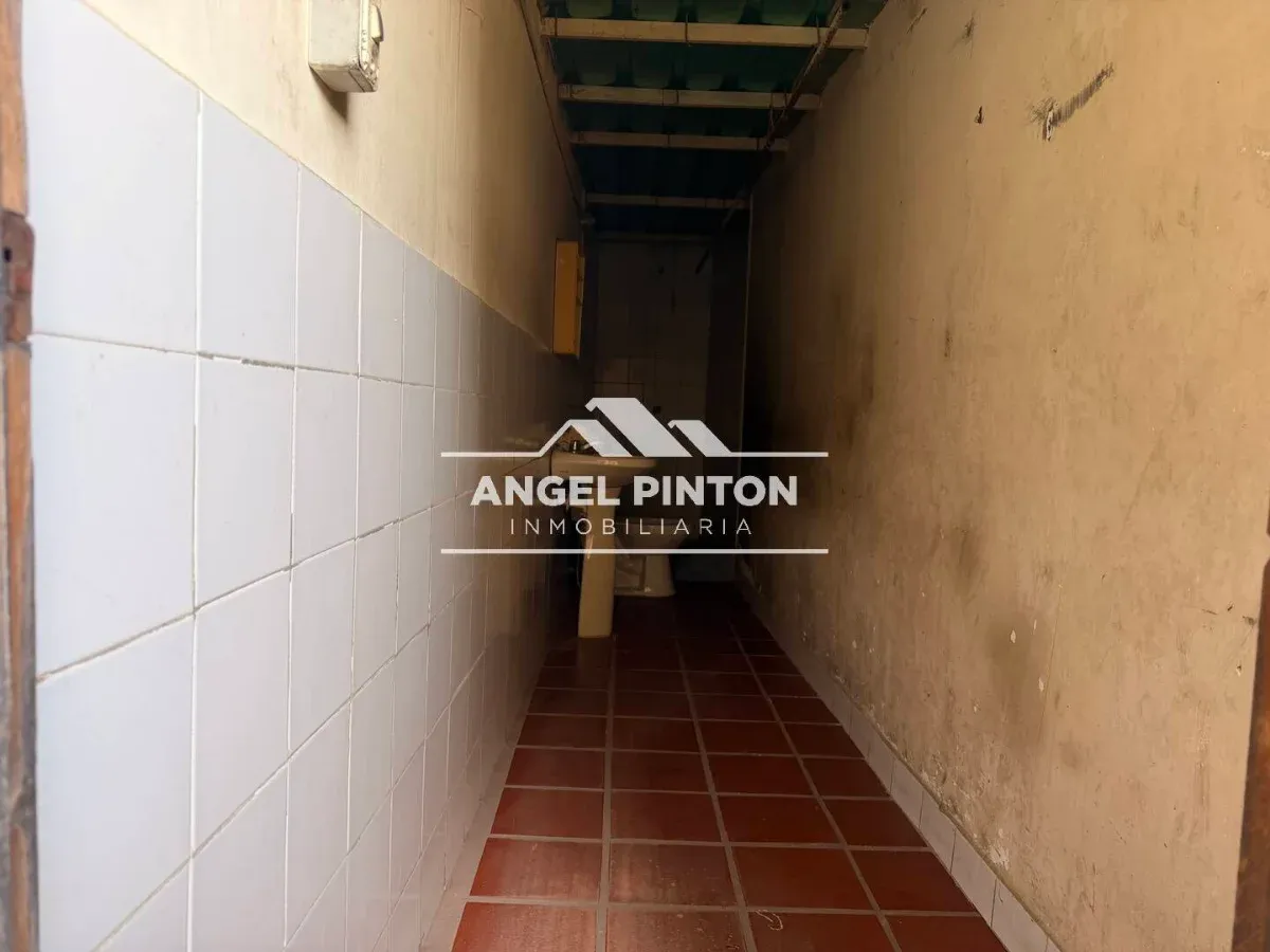 API 030426 GALPÓN ALQUILER/VENTA AV 70 SANTA MARÍA MARACAIBO US$ 227000 Leyva Vásquez 04120716209 - 9