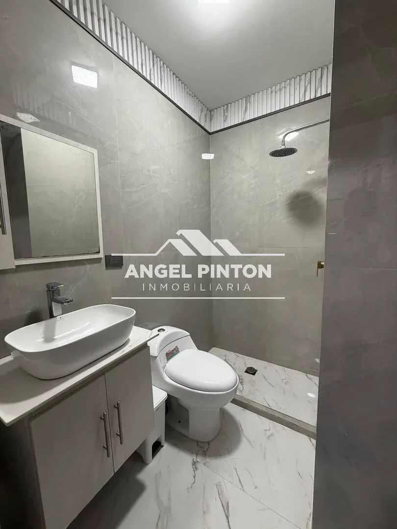 API 9952 TOWNHOUSE VENTA LA COROMOTO SAN FRANCISCO VENEZUELA US$ 235000 Leyva Vásquez 0412 0716209 - 5