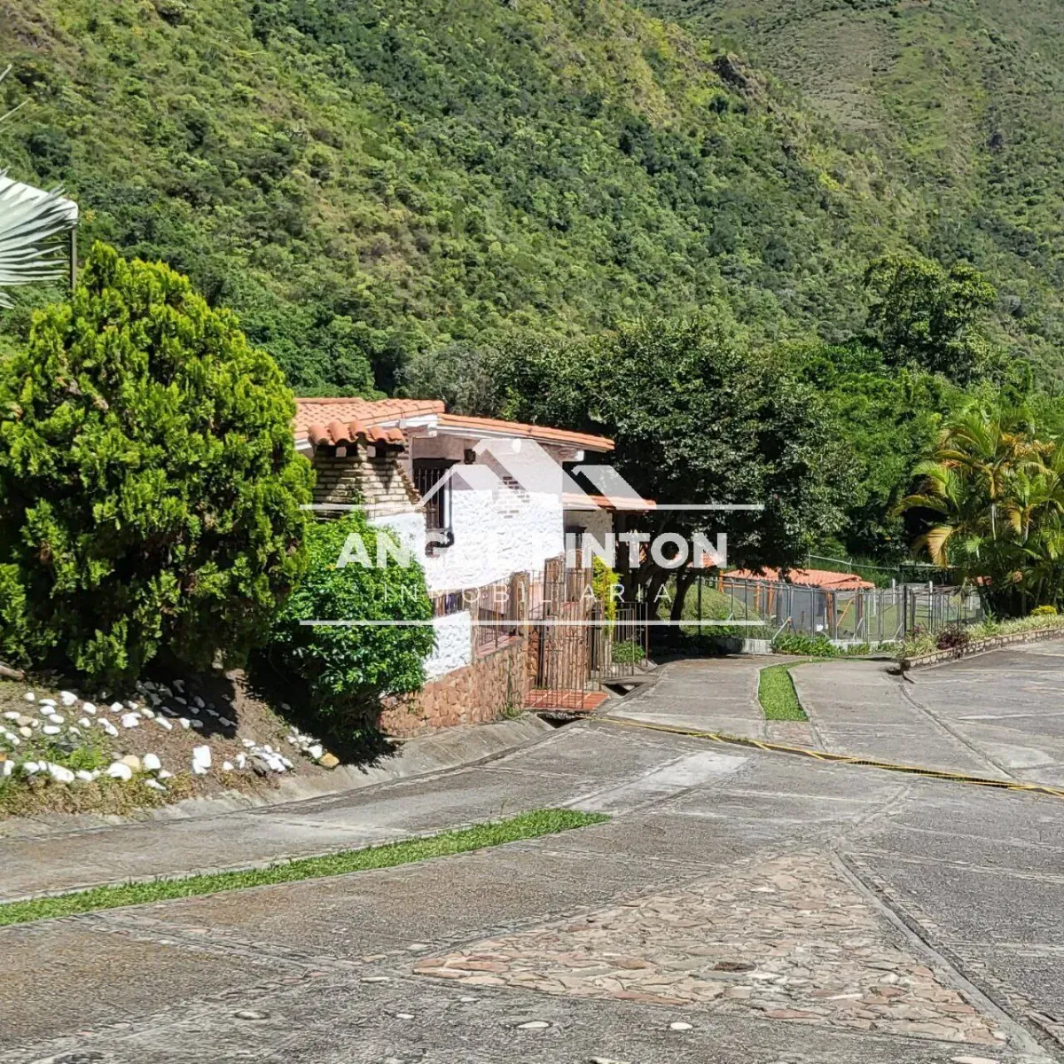 API 99601 HOTEL VENTA LA PUERTA VALERA VENEZUELA US$ 11500000 Leyva Vásquez 0412 0716209 - 6