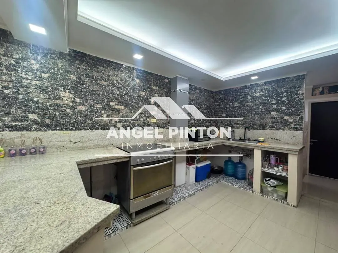 API 9690 CASA EN VENTA SABANETA CENTRO MARACAIBO VENEZUELA US$ 75000 Leyva Vásquez 04120716209 - 2