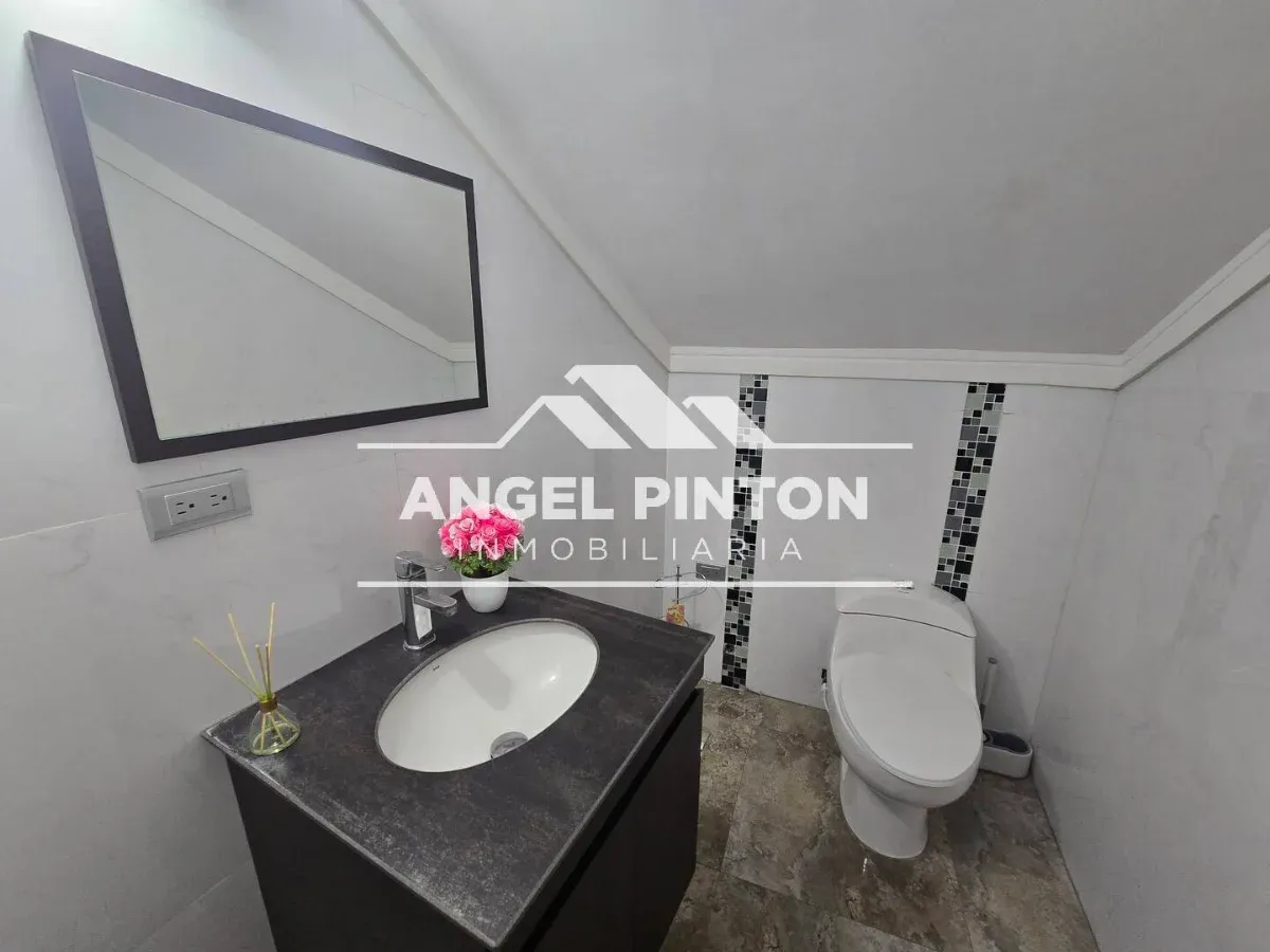 API 9991 TOWNHOUSE VENTA LA COROMOTO SAN FRANCISCO VENEZUELA US$ 150000 Leyva Vásquez 0412 0716209 - 6