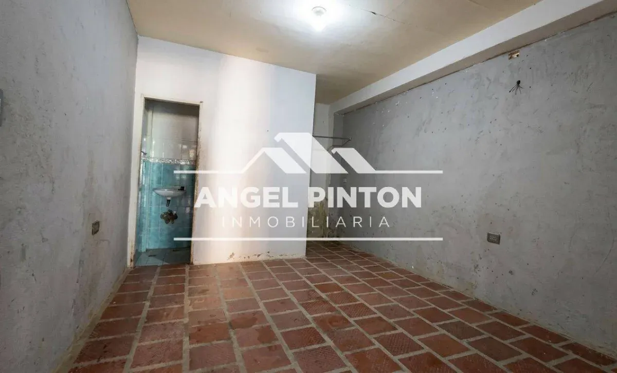 API 9761 CASA COMERCIAL VENTA MAVIEJA SAN FRANCISCO VENEZUELA US$ 36000  Leyva Vásquez 0412 0716209 - 6